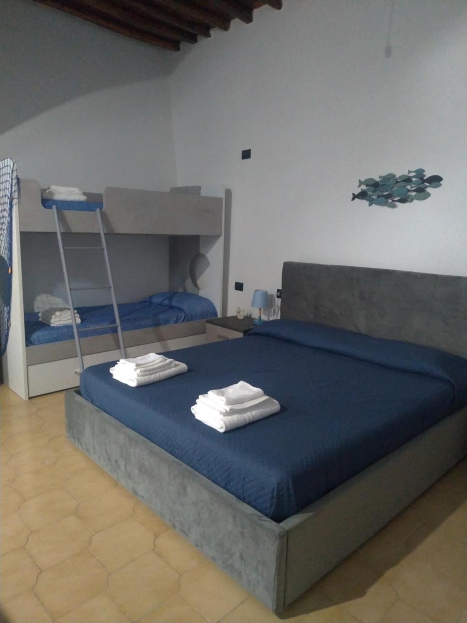 Perla Spiaggia Leni Ngoại thất bức ảnh